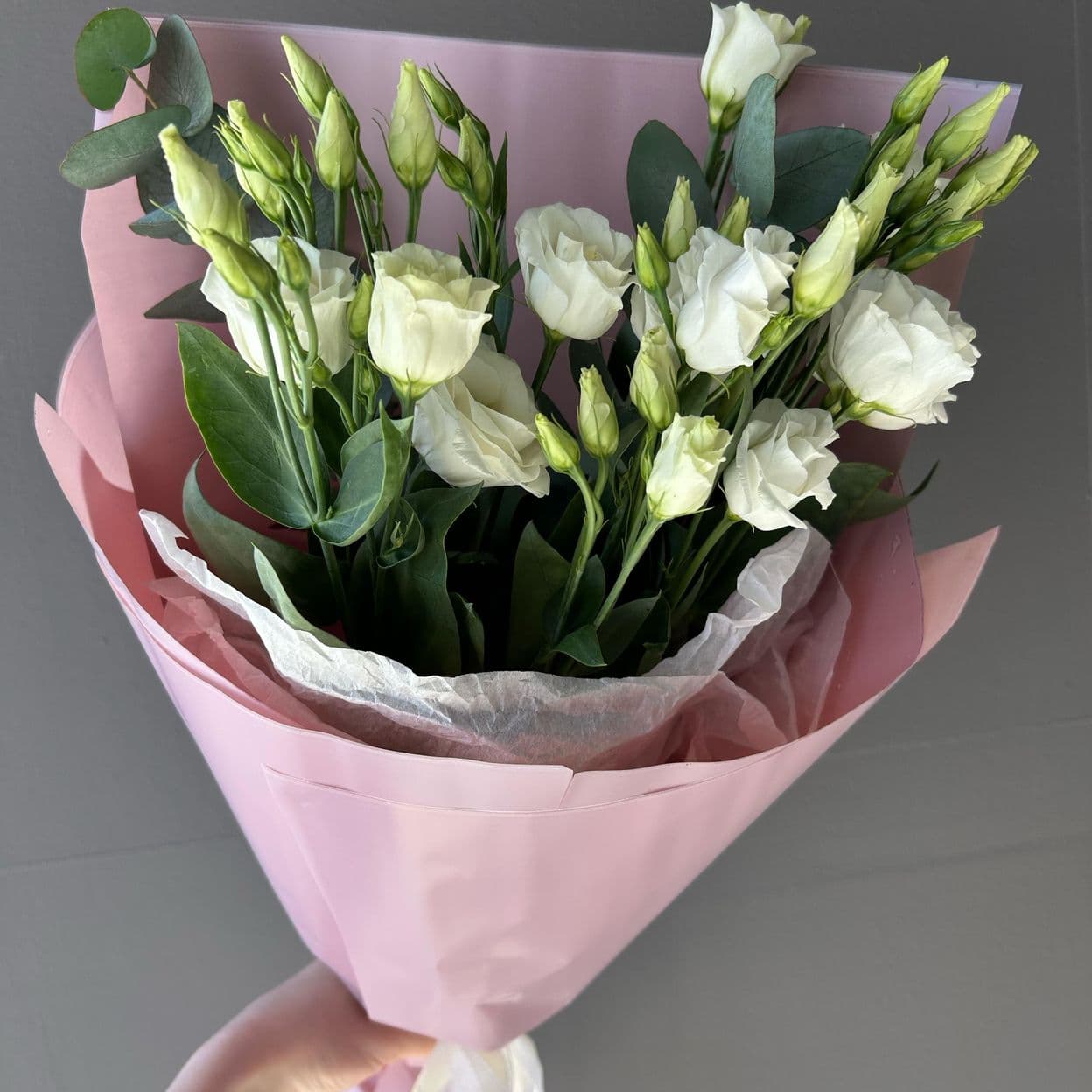 Купить Букет-комплимент из 3 эустом и веточек эвкалипта