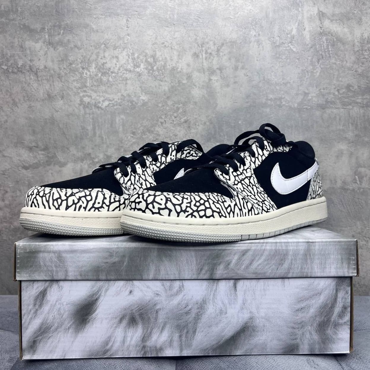 Купить Nike Air Jordan 1 Retro Low Black Cement