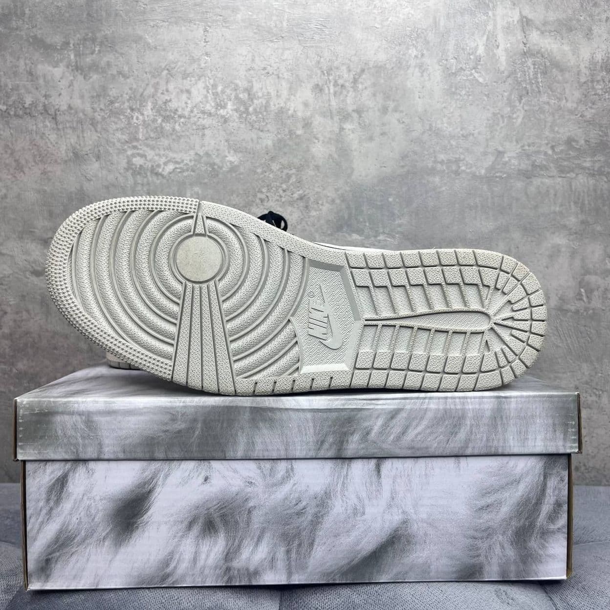 Купить Nike Air Jordan 1 Retro Low Black Cement