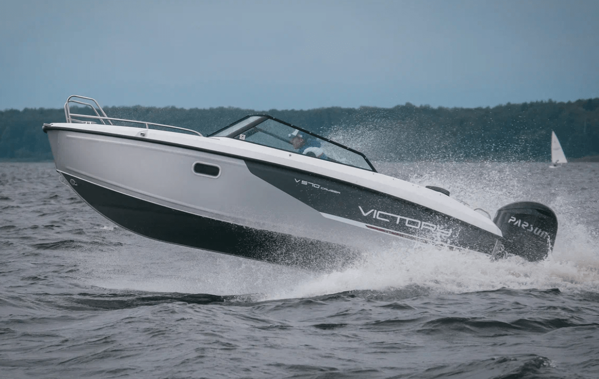 Купить Моторная лодка Victory 570 Cruiser с мотором F150