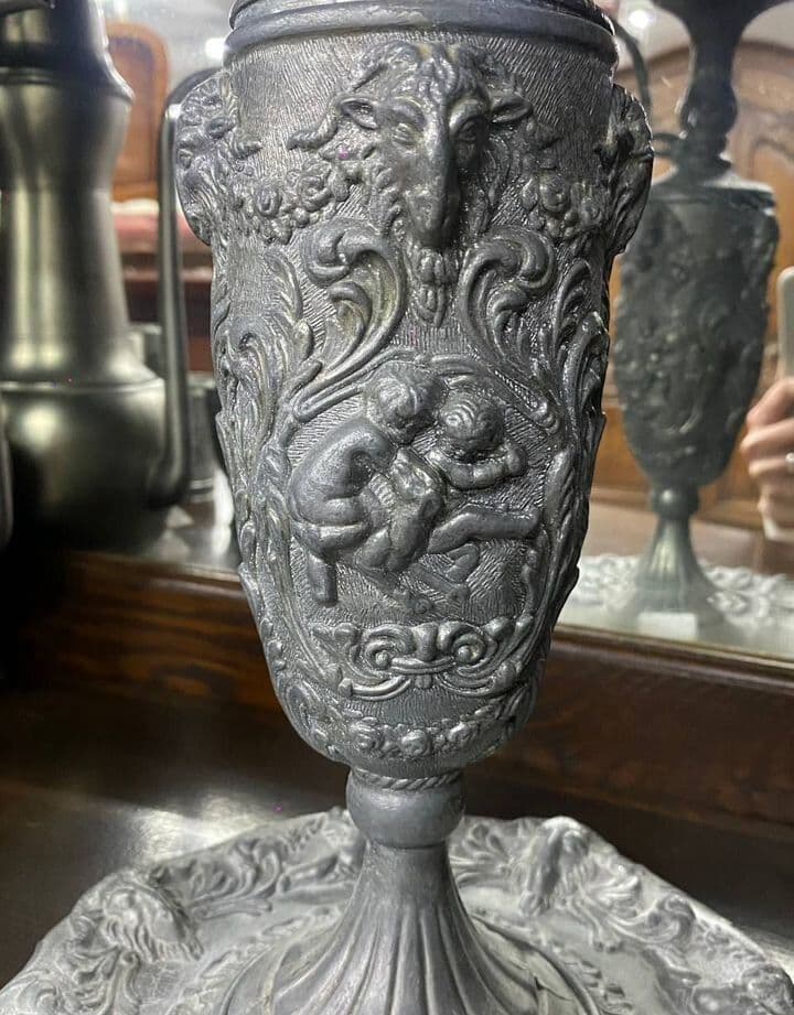 Купить Старинный кувшин на подставке из олово