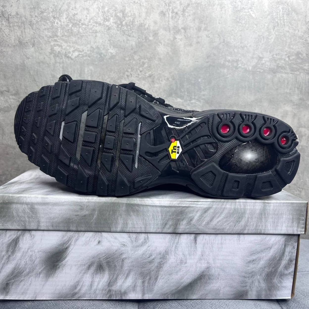 Купить Nike Air Max Tn Plus Black