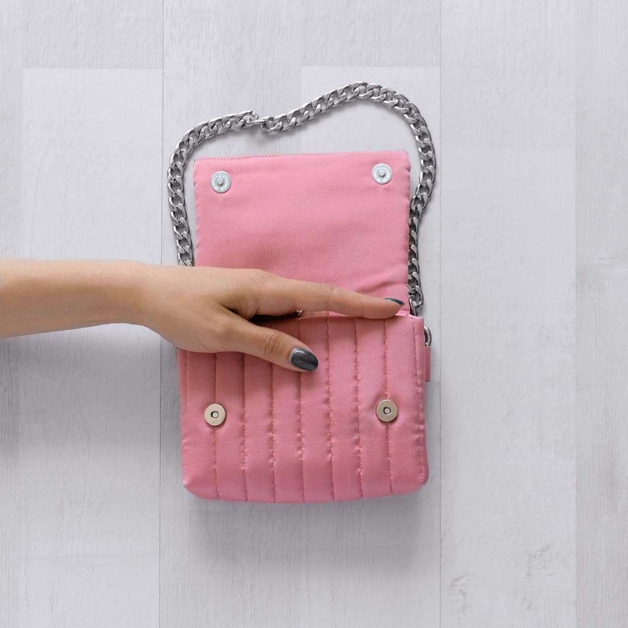 Купить Сумка стеганая AGLAIS в оттенке «Ягодный щербет»