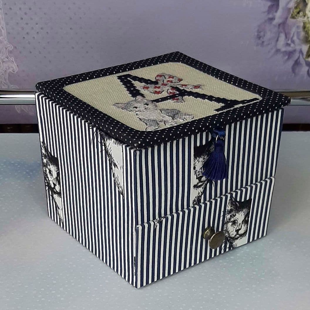 Тканевый картонаж Бонбоньерка шкатулка