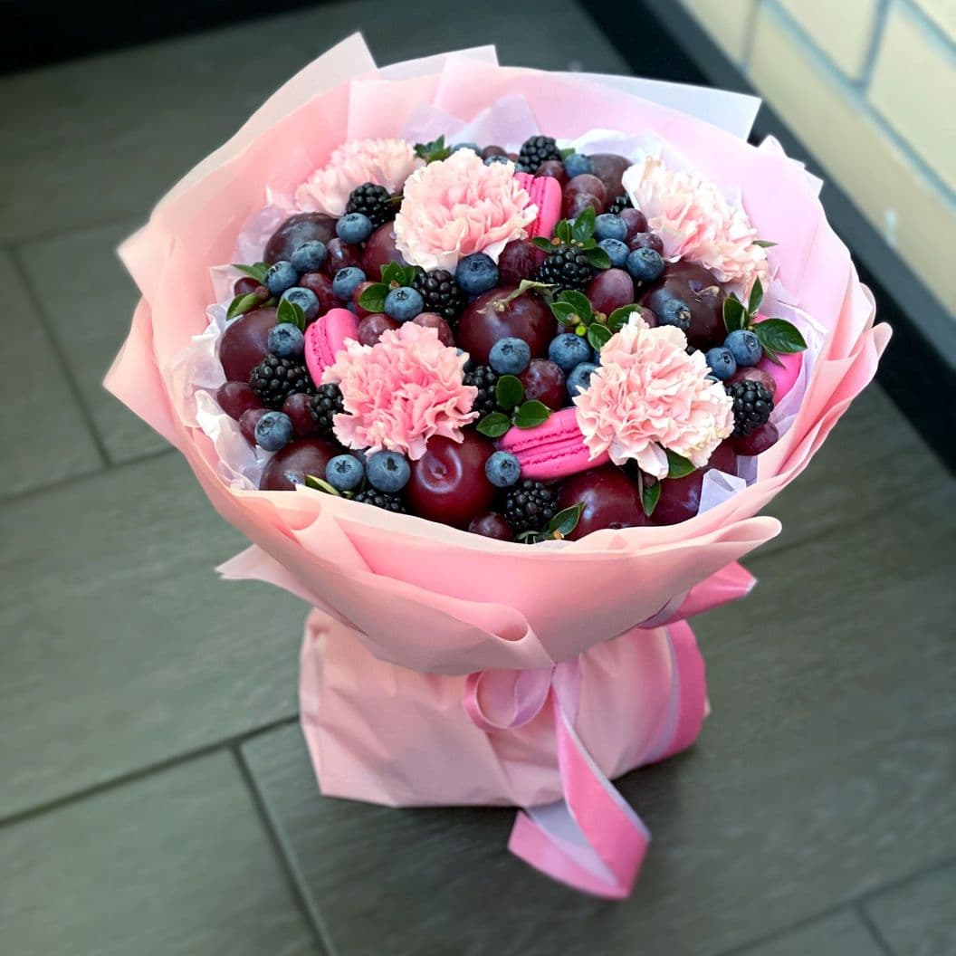 Купить Ягодный букет с цветами арт. 510