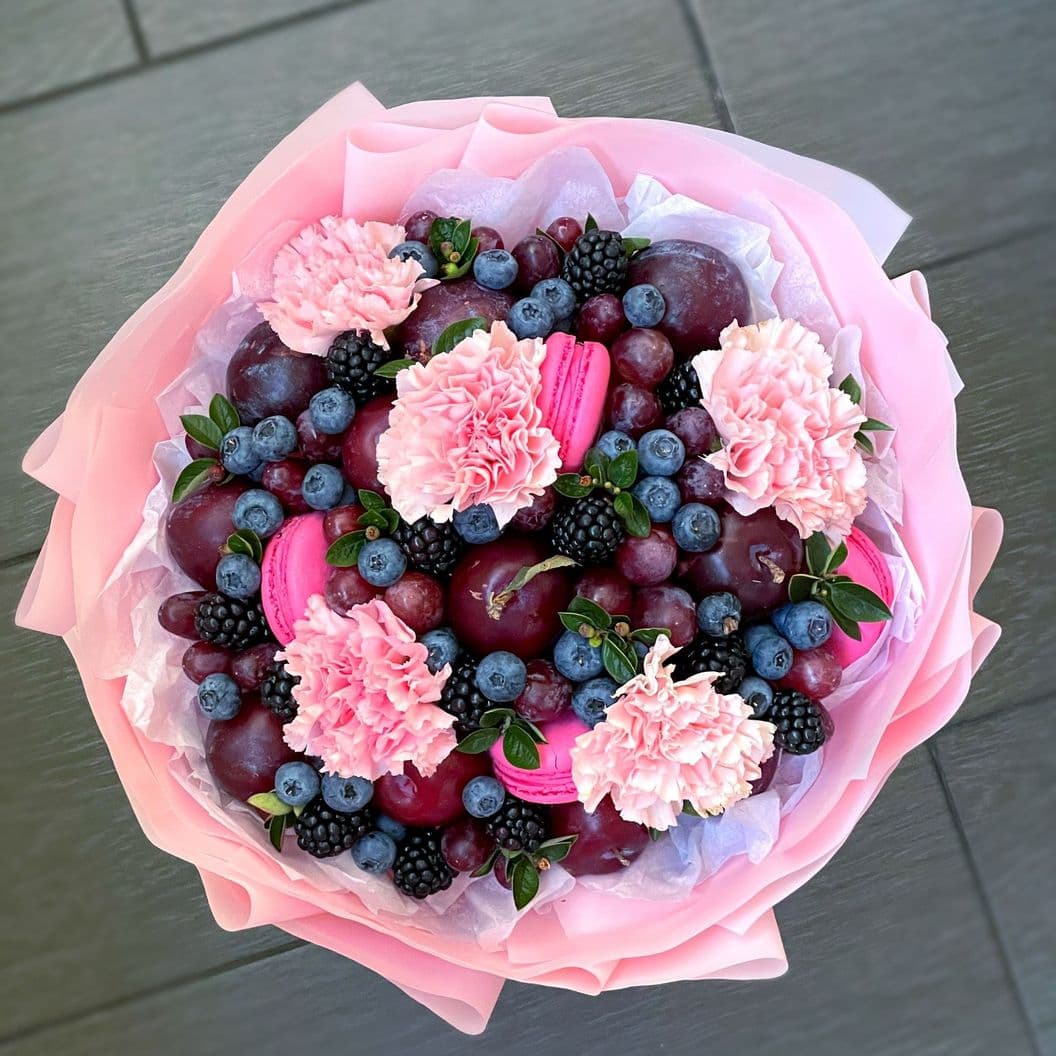 Купить Ягодный букет с цветами арт. 510