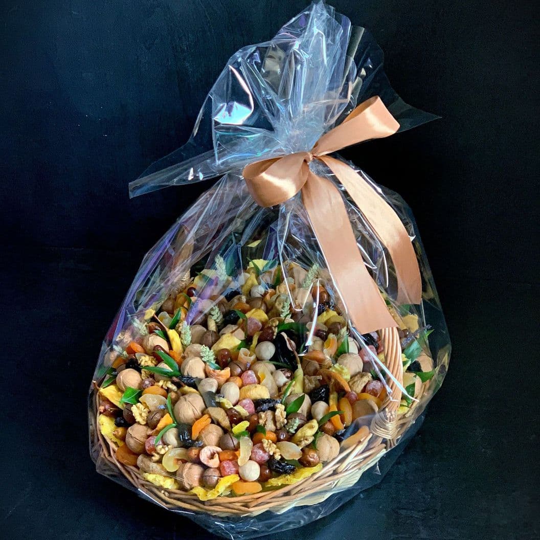 Купить Корзина из орехов и сухофруктов арт. 166