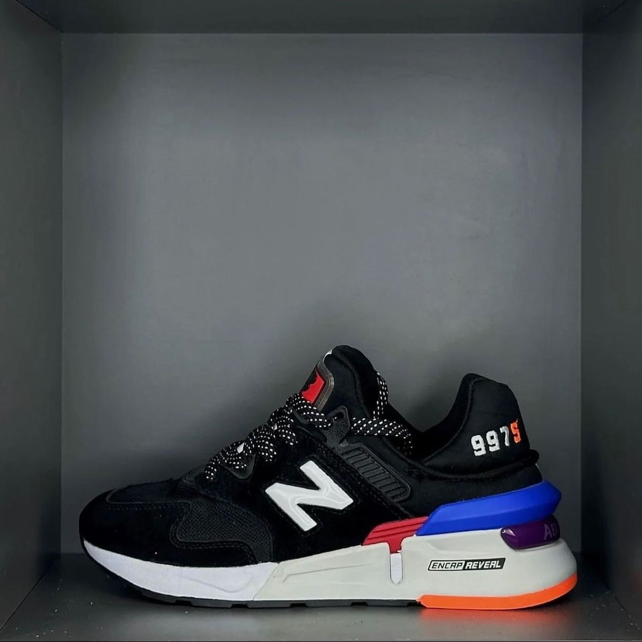 Купить New Balance 997, Black/Red/Blue