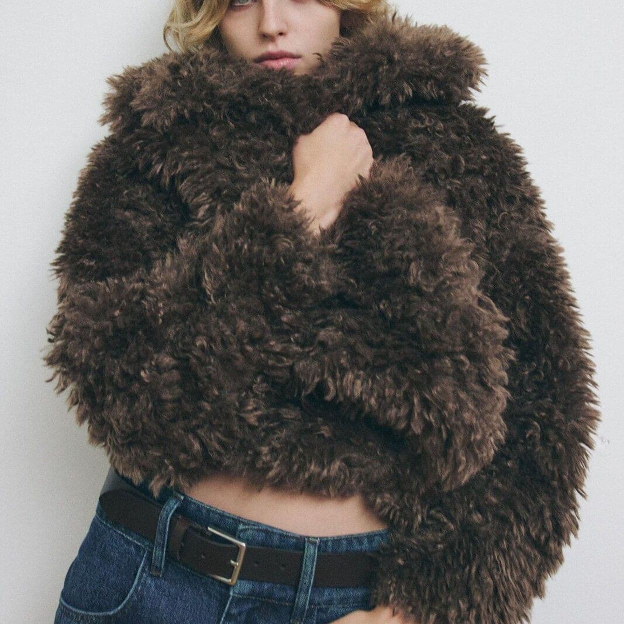 Купить Короткое пальто из искусственного меха — zw collection ZARA