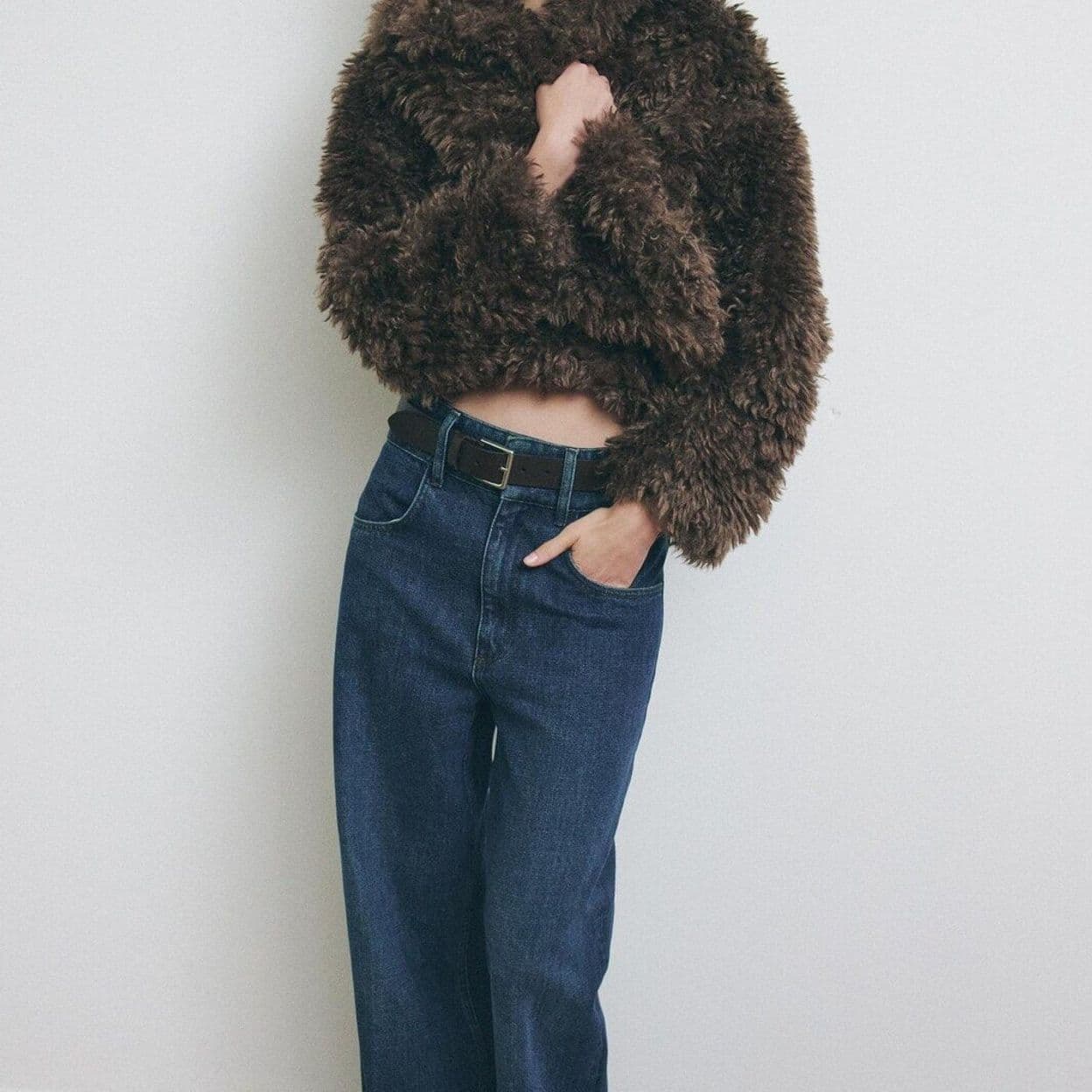 Купить Короткое пальто из искусственного меха — zw collection ZARA