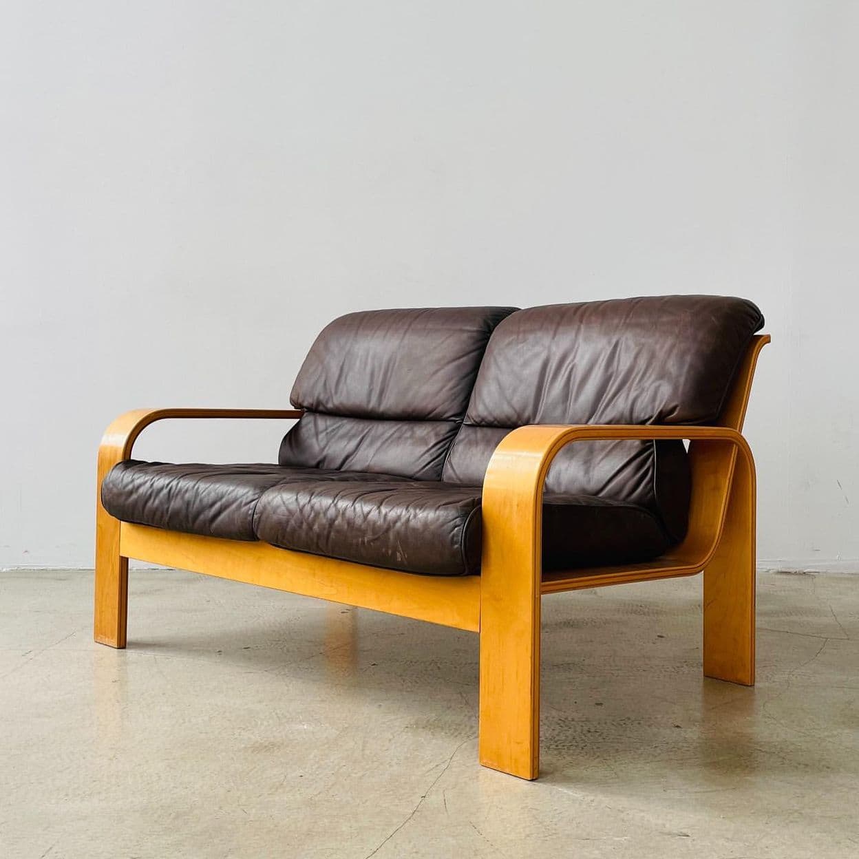 Купить Винтажный двухместный диван