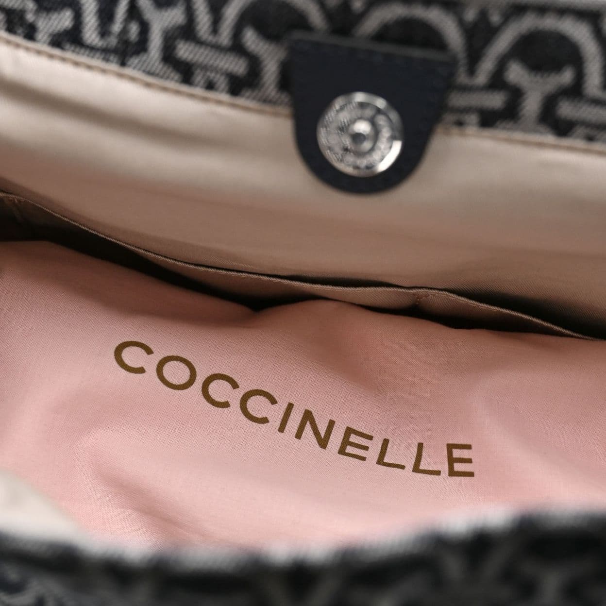 Купить Сумка женская Coccinelle