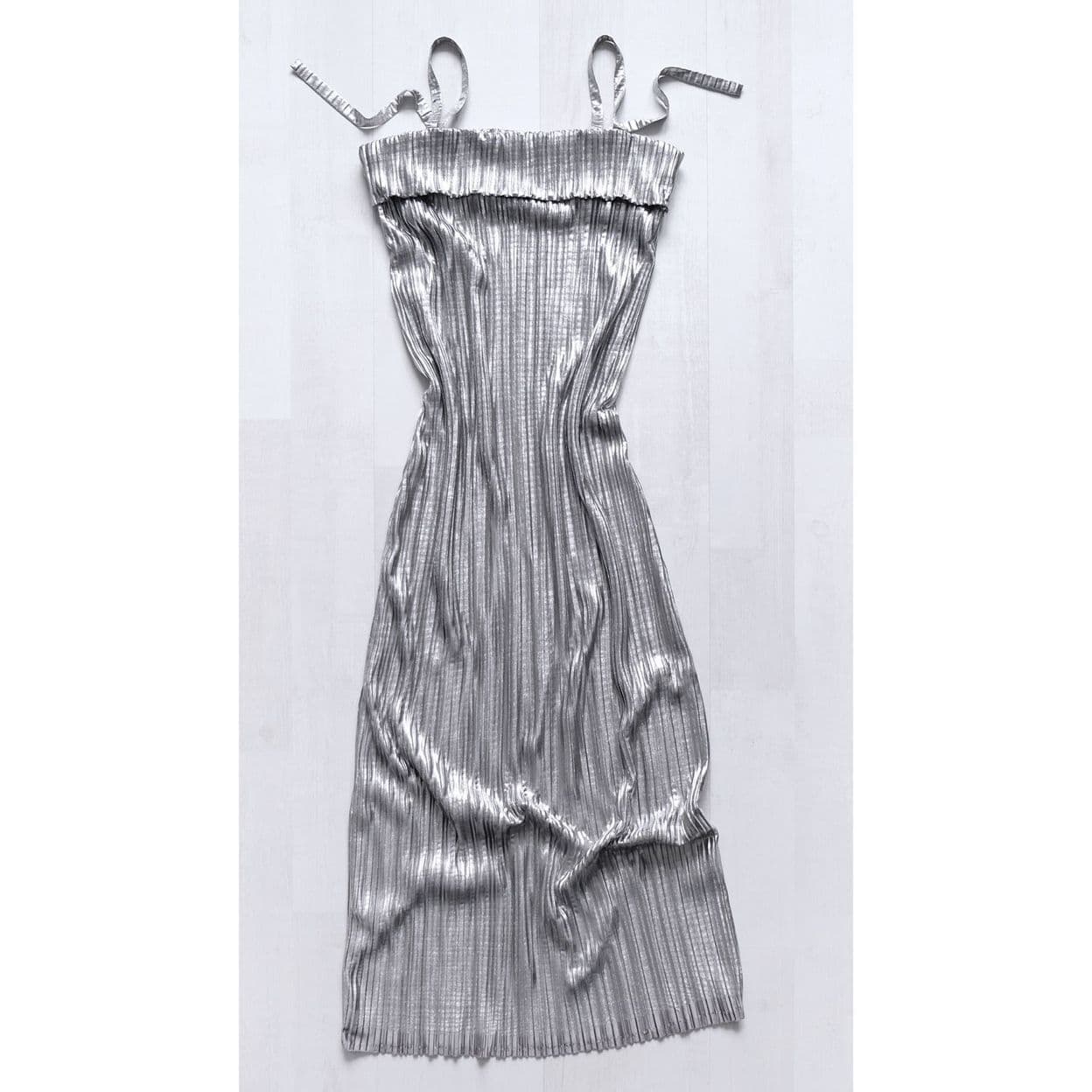 Купить Серебряное платье-комбинация из гофре