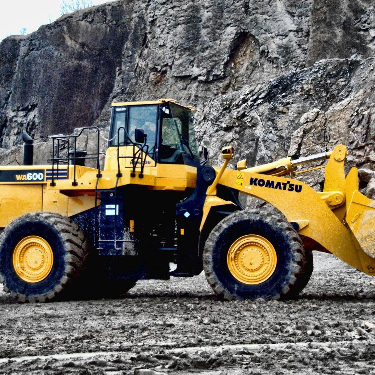Купить Komatsu WA600 новый