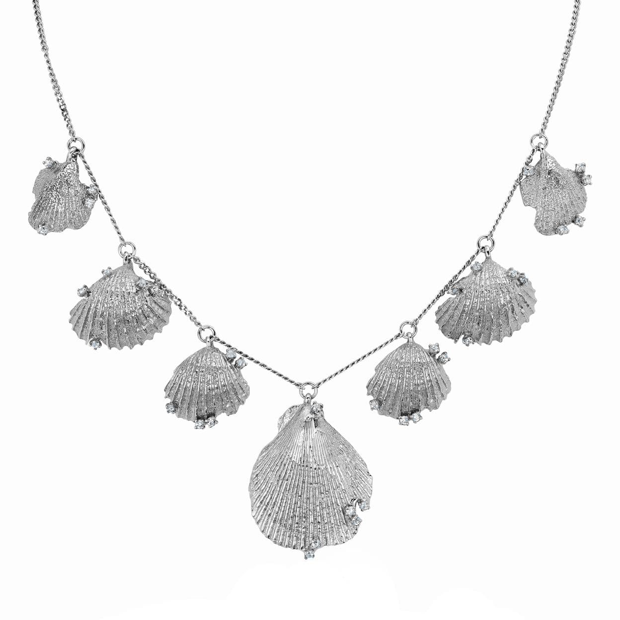 Купить MORE VNUTRI Колье с семью подвесами ракушек, платинирование