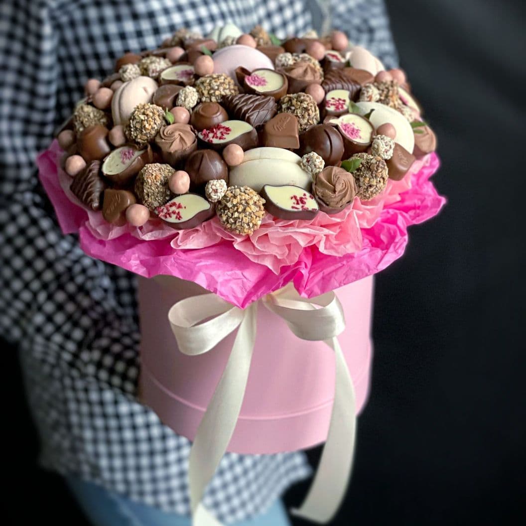 Купить Букет в коробке из конфет арт. 353